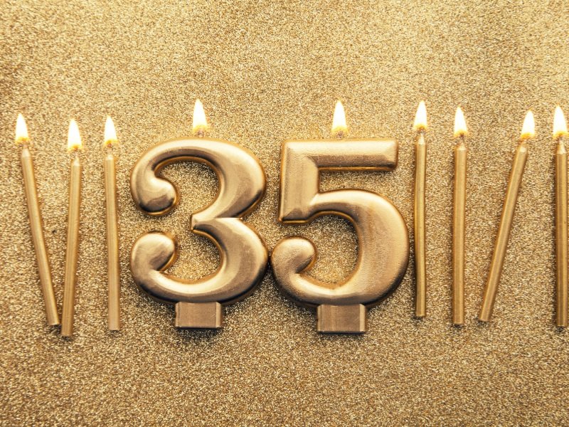       
          Jak vybrat dárek k 35. narozeninám, když oslava má být o radosti – ne o věku
      