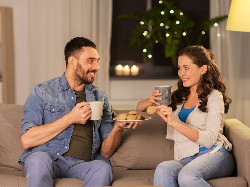       
          Ty nejlepší rozhovory většinou začínají otázkou: „Dáš si kafe?“
      