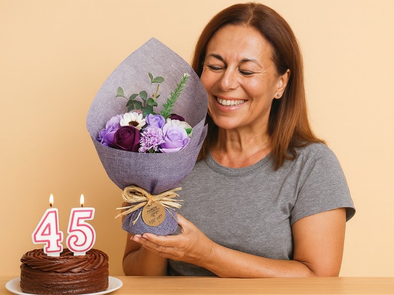       
          Jak vybrat dárek k 45. narozeninám, když oslavenec už ví, že smích je nejlepší investice
      