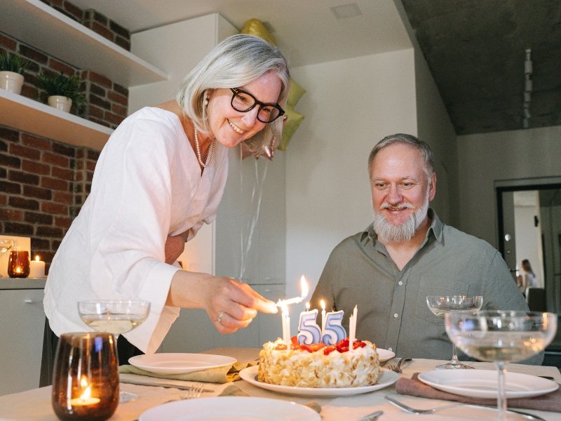       
          Jak vybrat dárek k 55. narozeninám pro ty, co už se nikam neženou
      