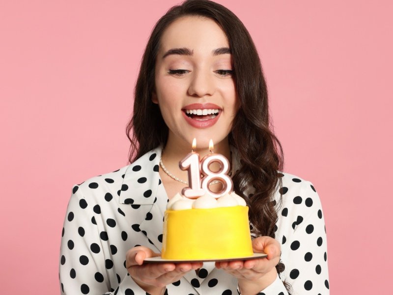       
          Jak vybrat dárek k 18. narozeninám pro holku, která chce být dospělá (ale pořád se smát)
      
