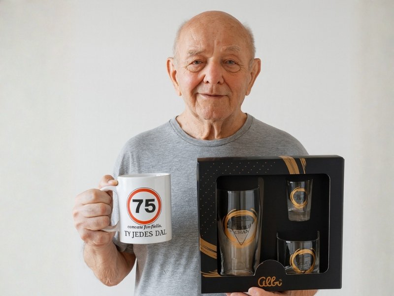       
          Jak vybrat dárek k 75. narozeninám – s humorem, vřelostí a životním nadhledem
      